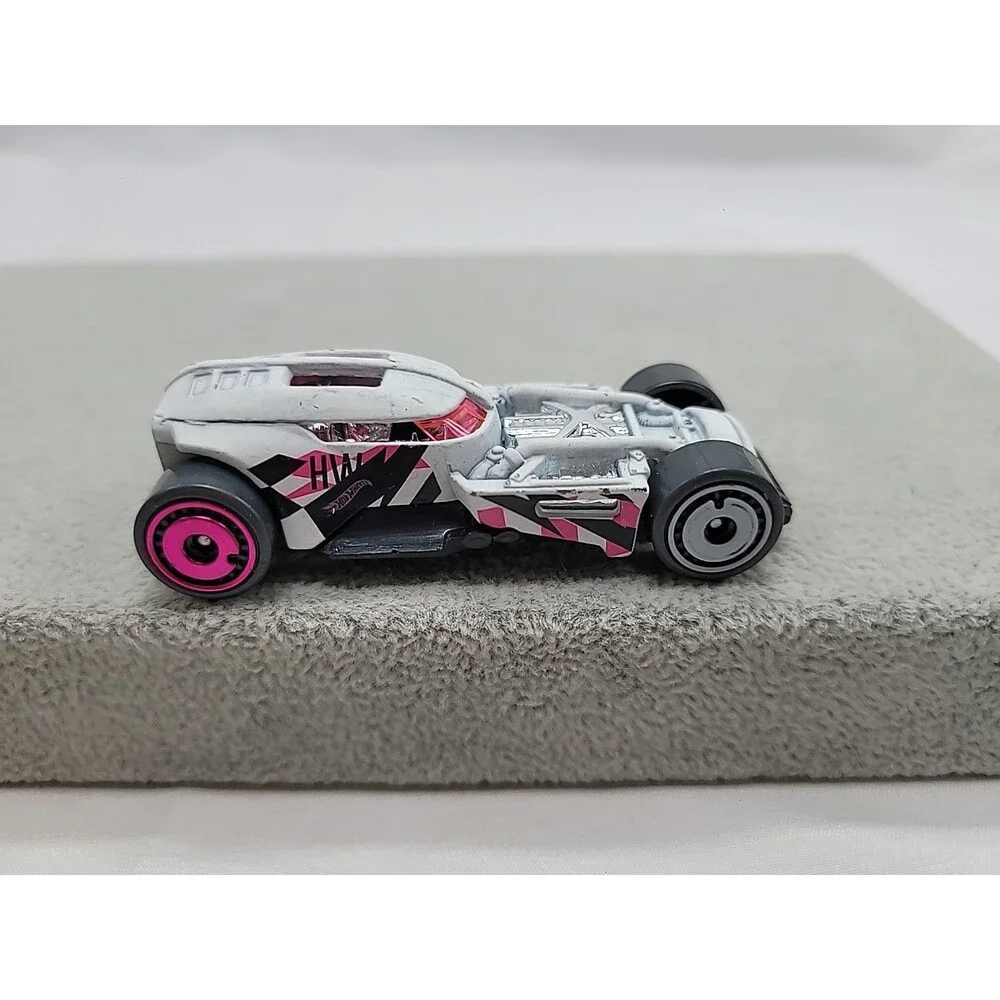 2018 Hot Wheels HW50 Concept Speed Blur White Diecast 1:64 Toy Race Car